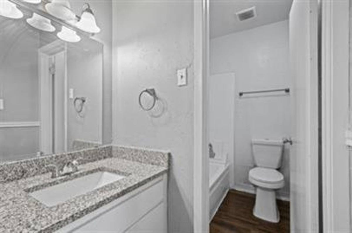 Apartment for rent at 2000 N Kaufman St, Ennis, TX 75119