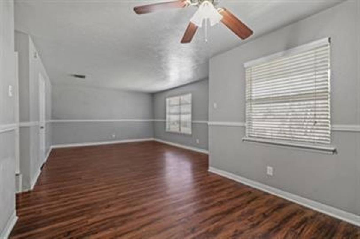 Apartment for rent at 2000 N Kaufman St, Ennis, TX 75119