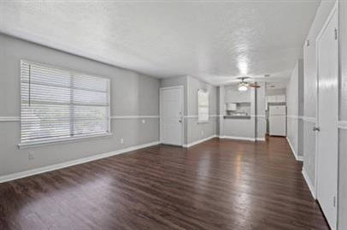Apartment for rent at 2000 N Kaufman St, Ennis, TX 75119