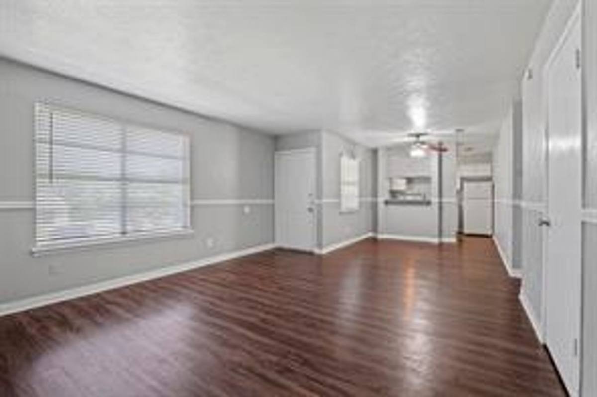 Apartment for rent at 2000 N Kaufman St, Ennis, TX 75119