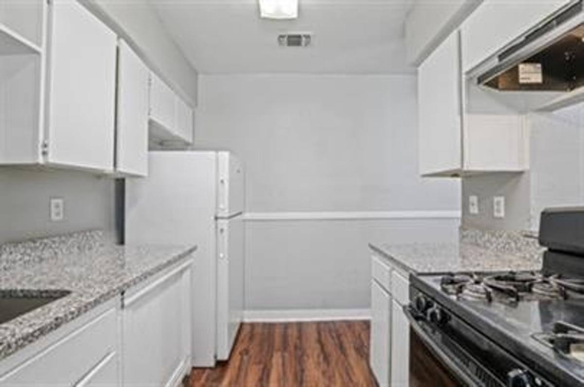 Apartment for rent at 2000 N Kaufman St, Ennis, TX 75119