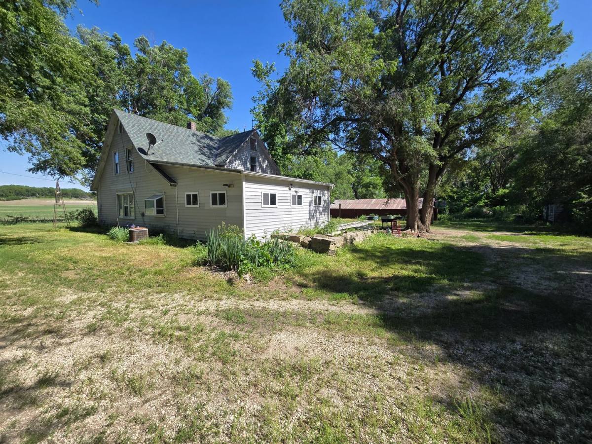 House for rent at 1405 Redwood Rd, Clay Center, KS 67432