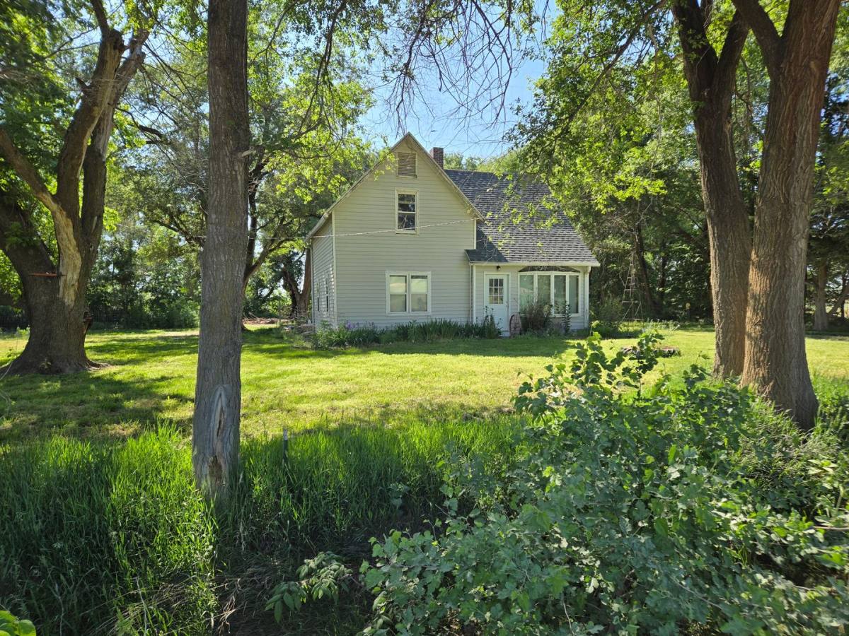 House for rent at 1405 Redwood Rd, Clay Center, KS 67432