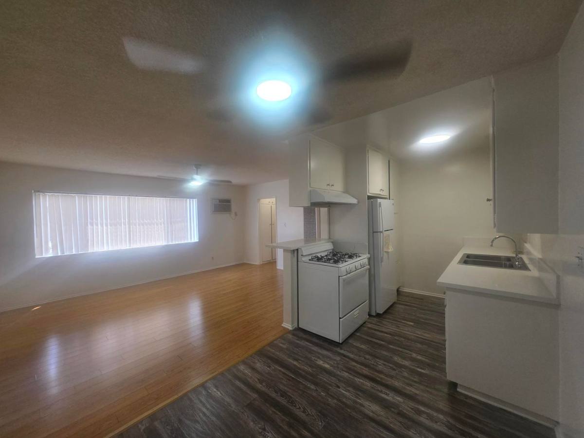Apartment for rent at 715 N Isabel St, Glendale, CA 91205