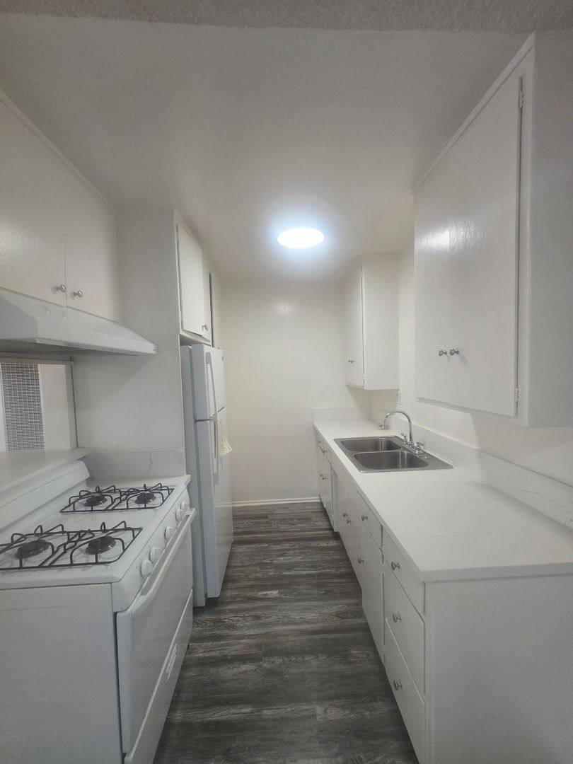 Apartment for rent at 715 N Isabel St, Glendale, CA 91205