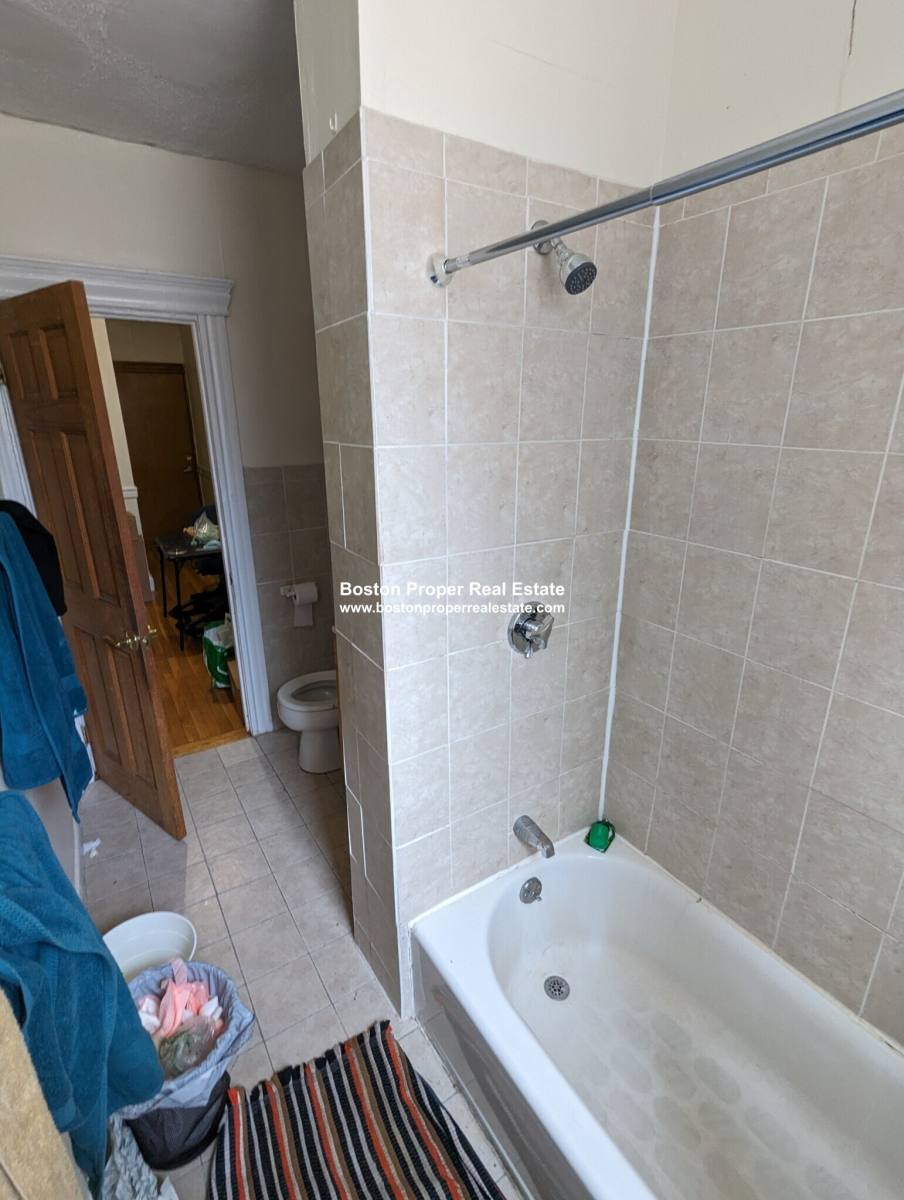 Apartment for rent at 364 Riverway St #6, Boston, MA 02115