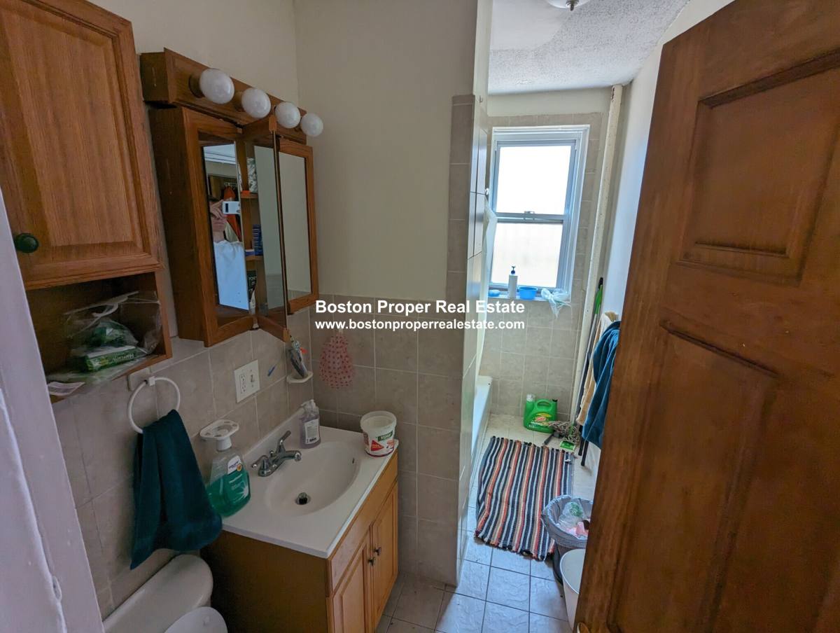 Apartment for rent at 364 Riverway St #6, Boston, MA 02115