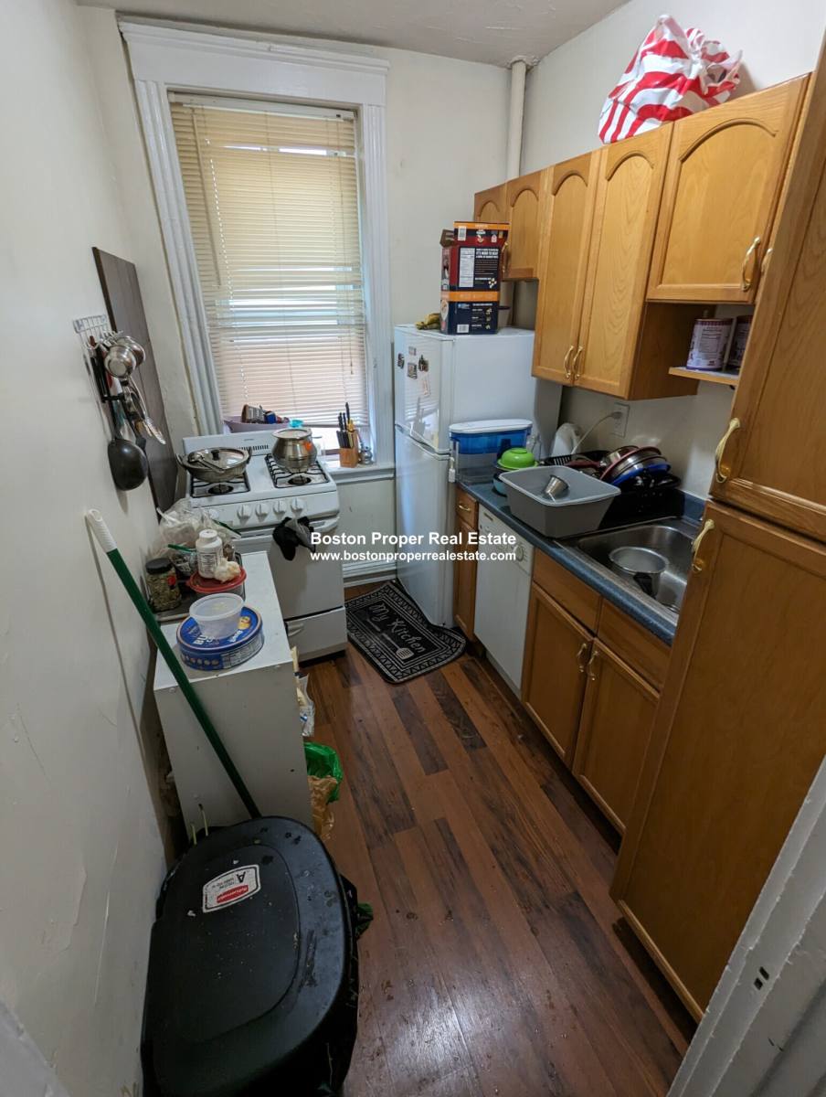 Apartment for rent at 364 Riverway St #6, Boston, MA 02115