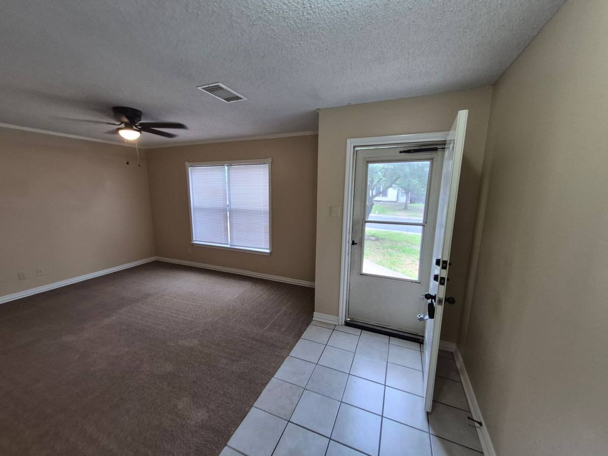 House for rent at 8007 Chestnut Bluff Dr, Converse, TX 78109
