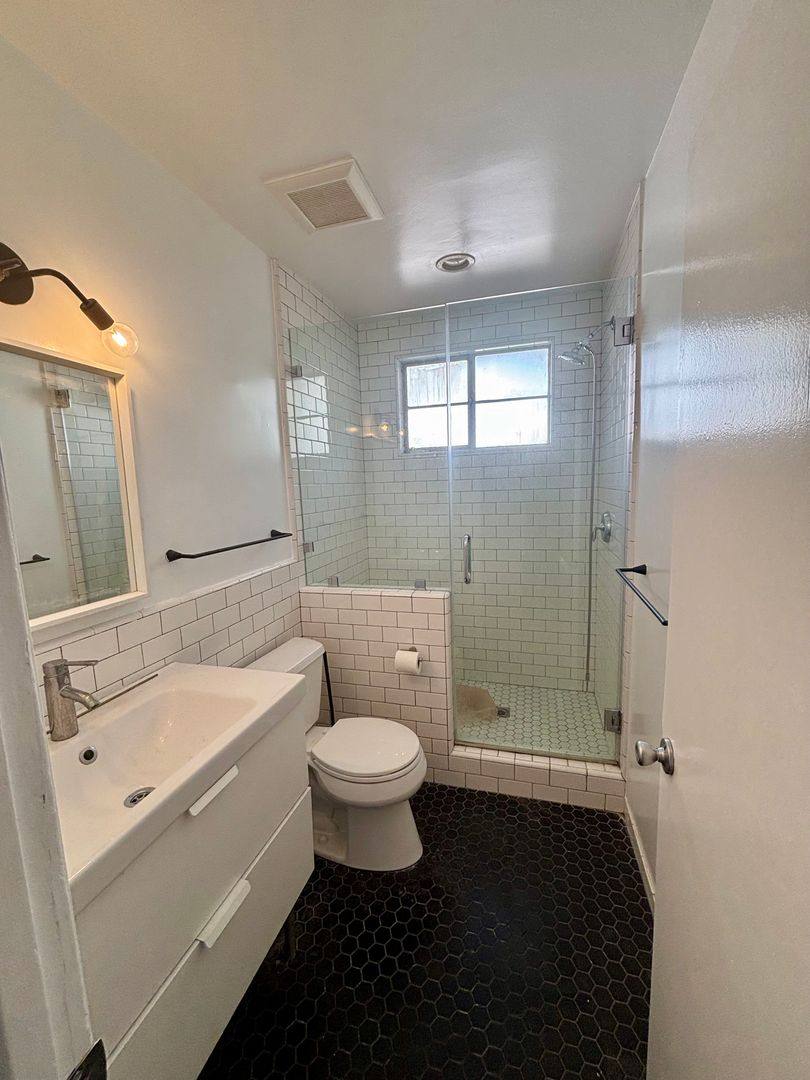 Apartment for rent at 4511 Finley Ave, Los Angeles, CA 90027