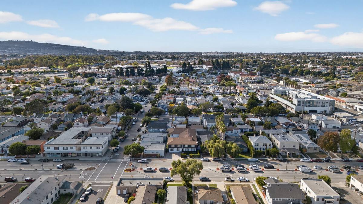 Apartment for rent at 1751 Cabrillo Ave, Torrance, CA 90501