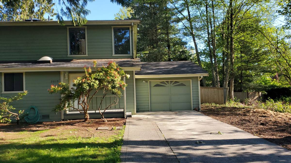 Townhouse for rent at 20119 28th Ave W, Lynnwood, WA 98036