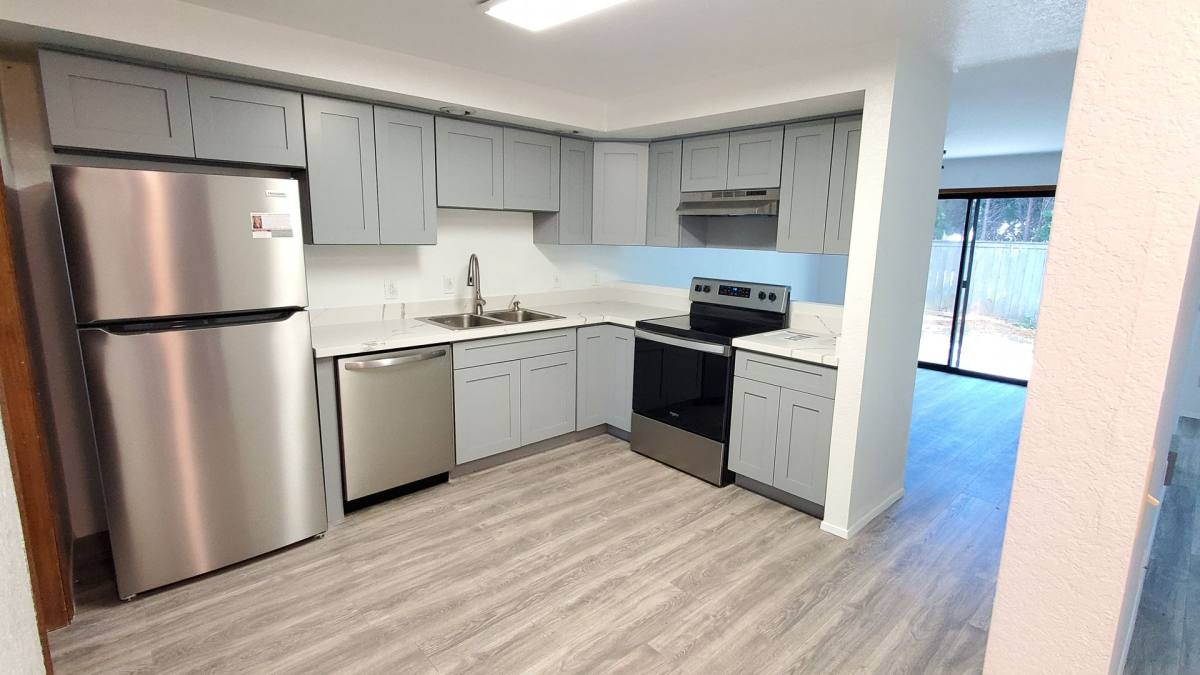 Townhouse for rent at 20119 28th Ave W, Lynnwood, WA 98036