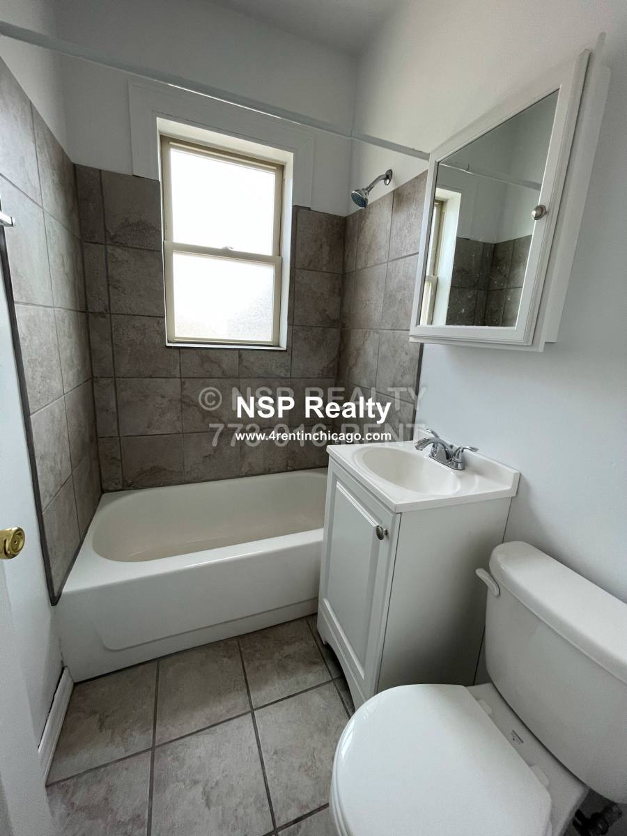 Apartment for rent at 6345 N Magnolia #I1, Chicago, IL 60660