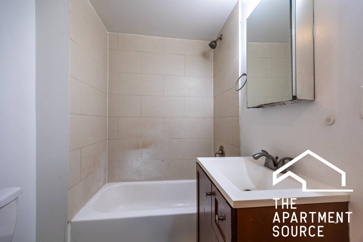 Apartment for rent at 40365 N Ashland Ave #GDS, Chicago, IL 60613
