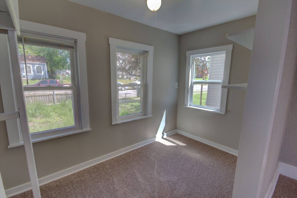 Apartment for rent at 1607 W 2nd St, Davenport, IA 52802