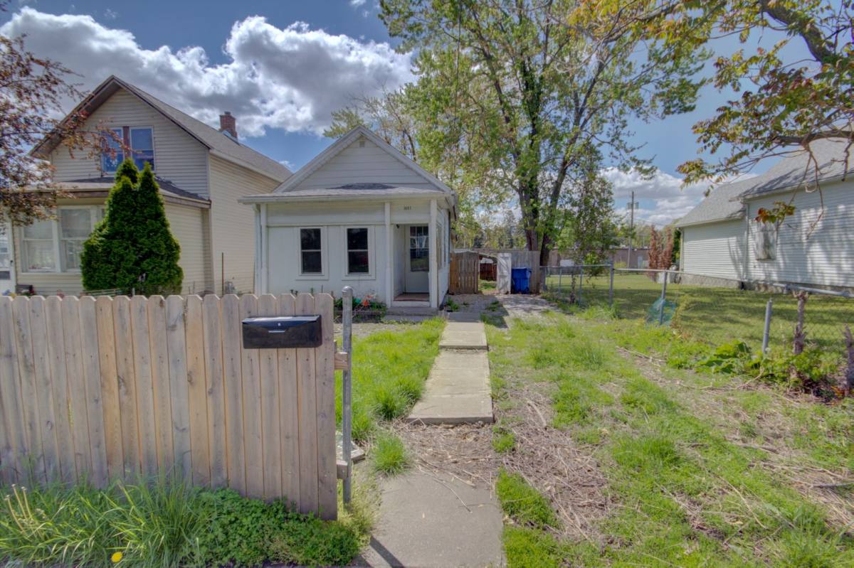 Apartment for rent at 1607 W 2nd St, Davenport, IA 52802