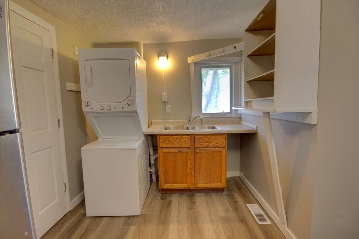 Apartment for rent at 1607 W 2nd St, Davenport, IA 52802