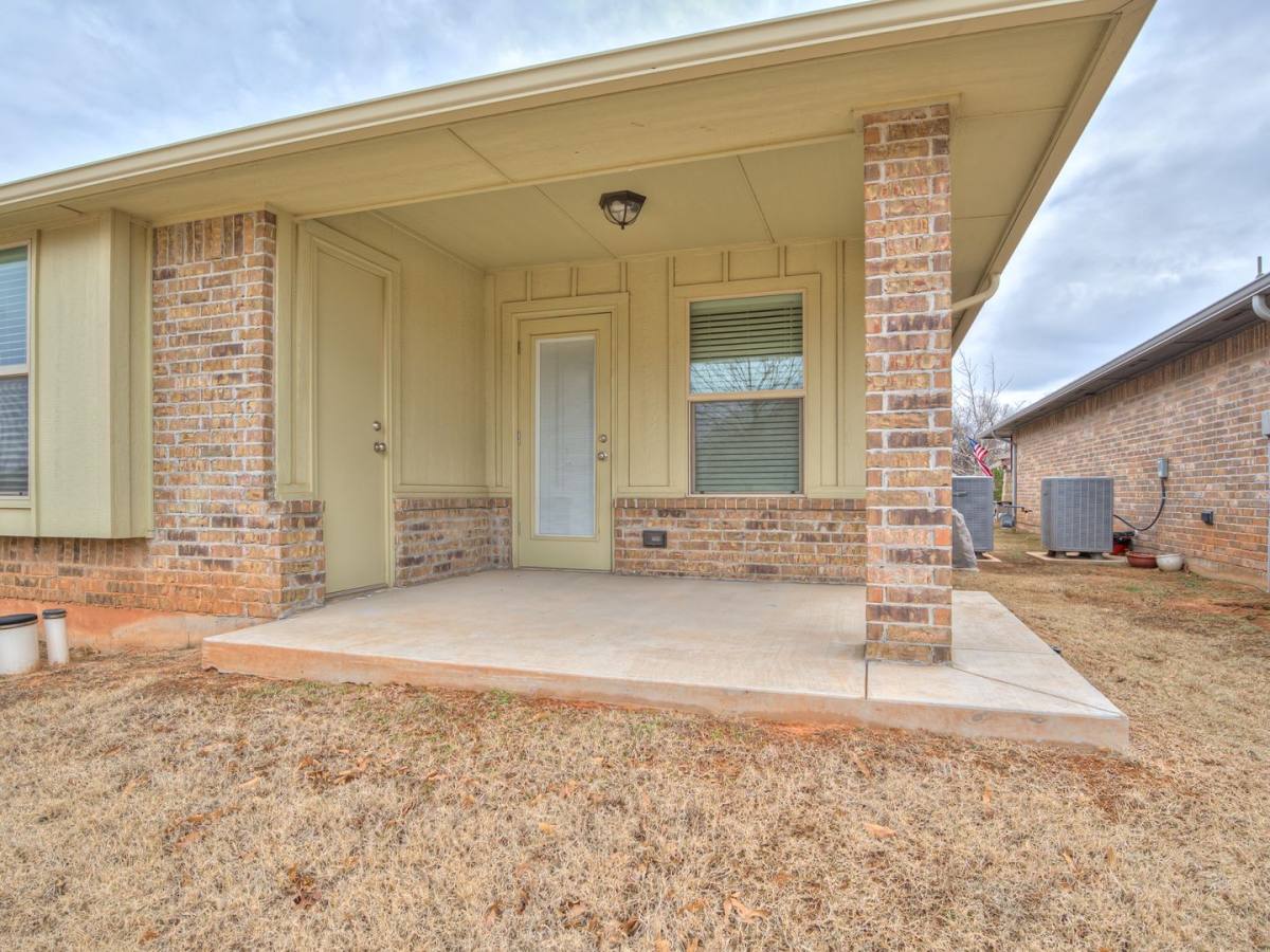 Apartment for rent at 5721 Campbell Creek, Oklahoma City, OK 73179