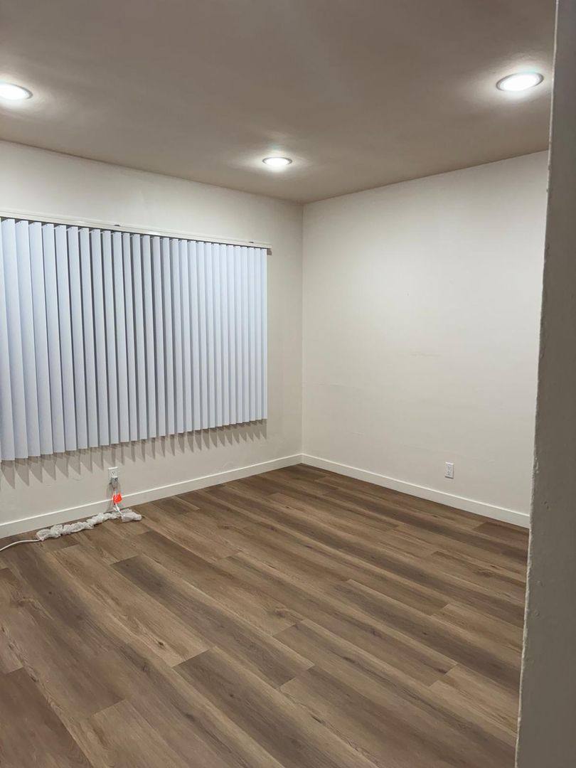 Apartment for rent at 11207 S Prairie Ave, Inglewood, CA 90303