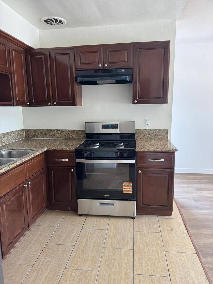 Apartment for rent at 11207 S Prairie Ave, Inglewood, CA 90303
