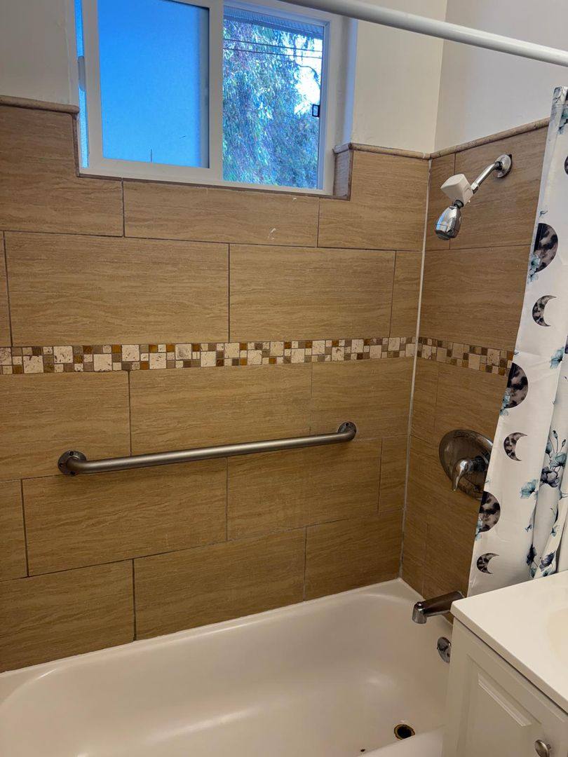 Apartment for rent at 11207 S Prairie Ave, Inglewood, CA 90303