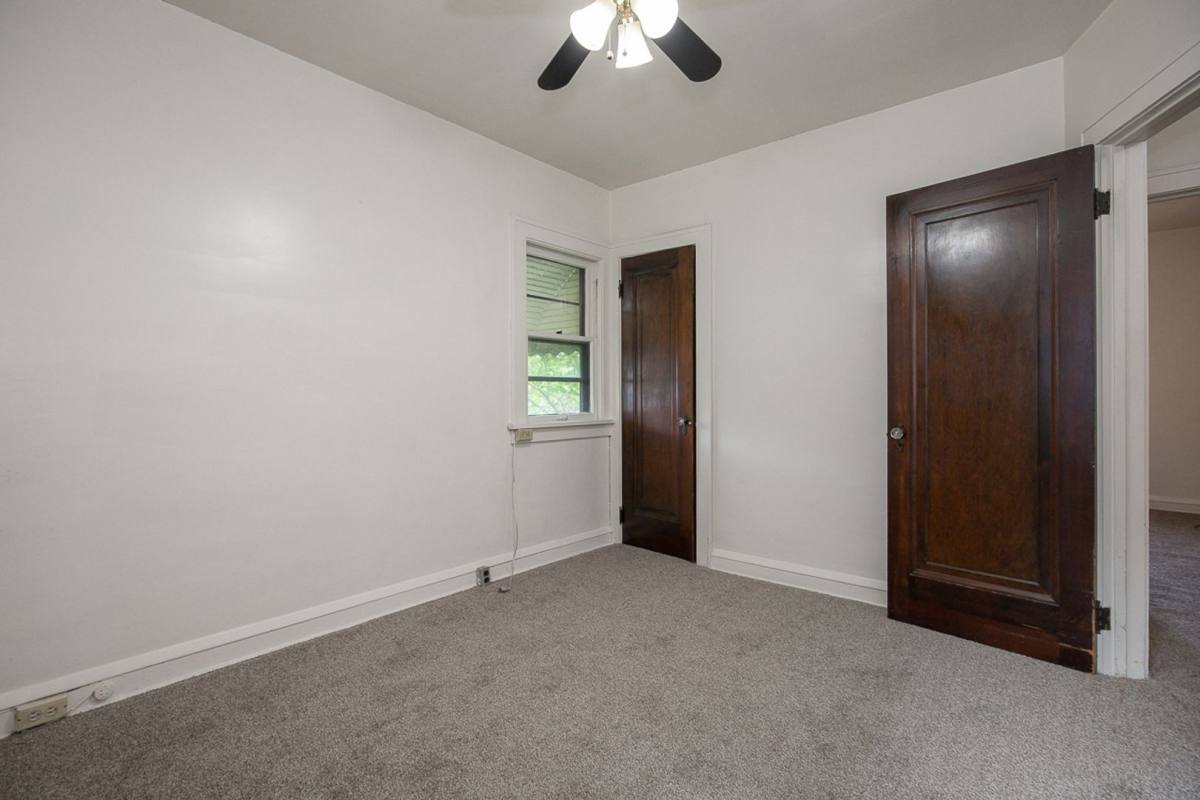 Apartment for rent at 17926 E Park, Cleveland, OH 44119