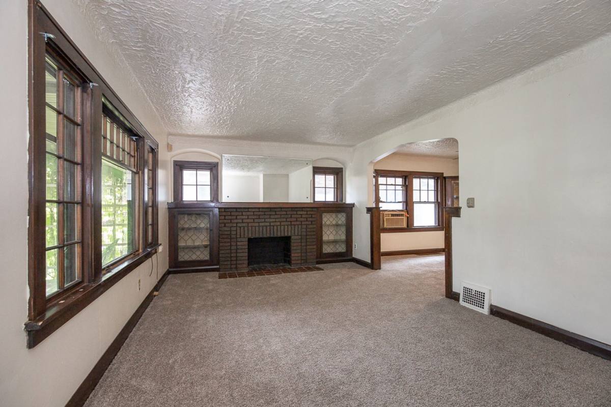 Apartment for rent at 17926 E Park, Cleveland, OH 44119