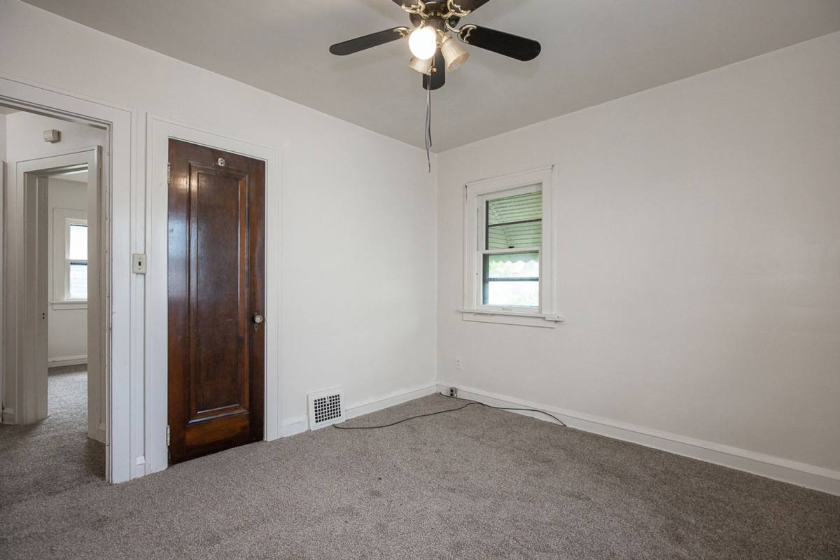Apartment for rent at 17926 E Park, Cleveland, OH 44119