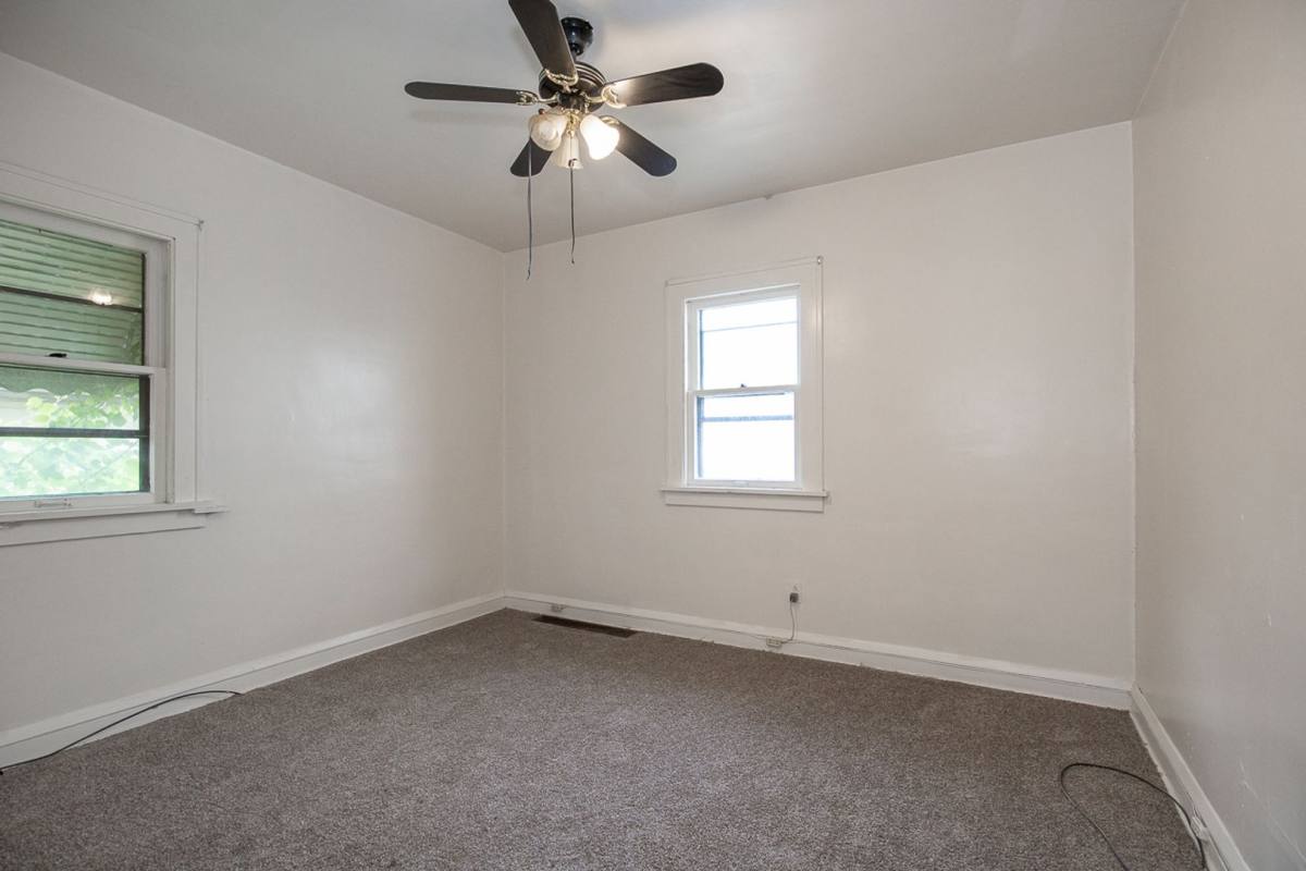 Apartment for rent at 17926 E Park, Cleveland, OH 44119