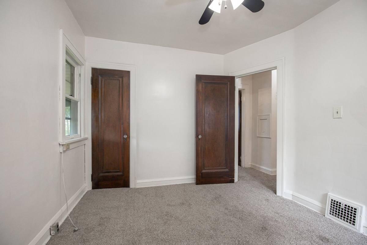 Apartment for rent at 17926 E Park, Cleveland, OH 44119