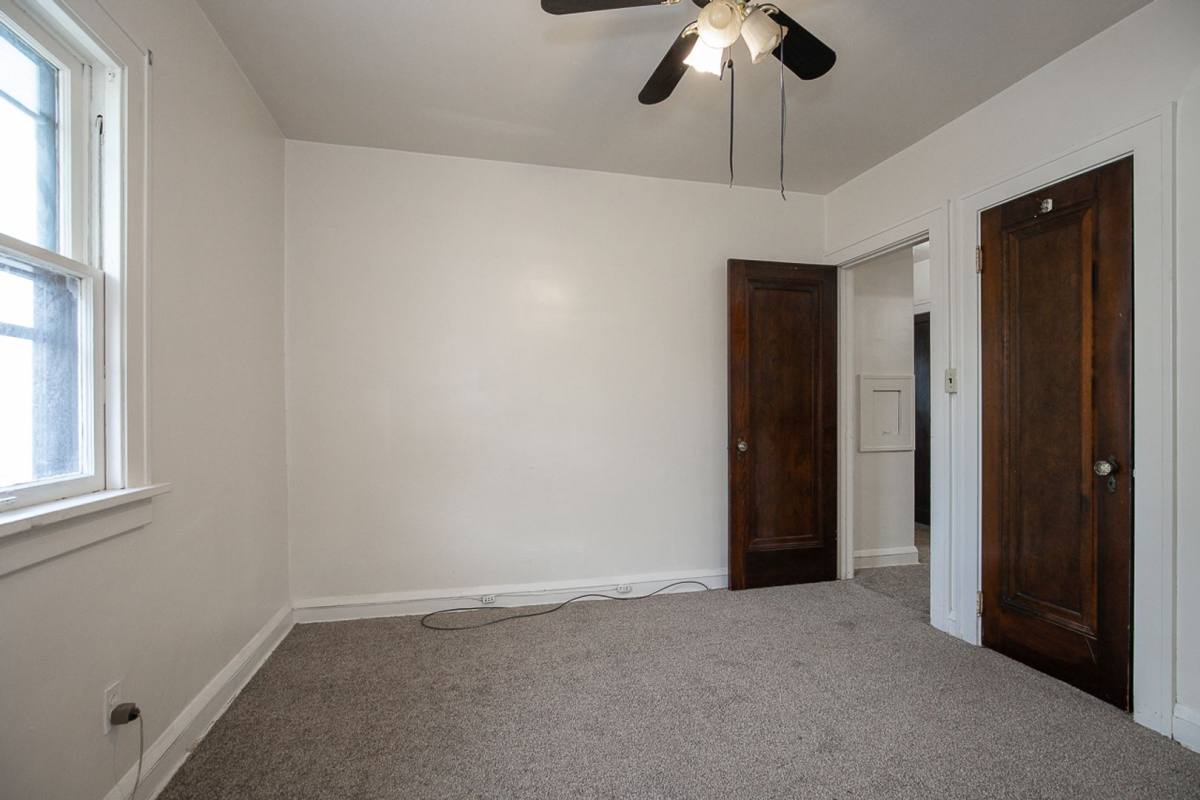 Apartment for rent at 17926 E Park, Cleveland, OH 44119
