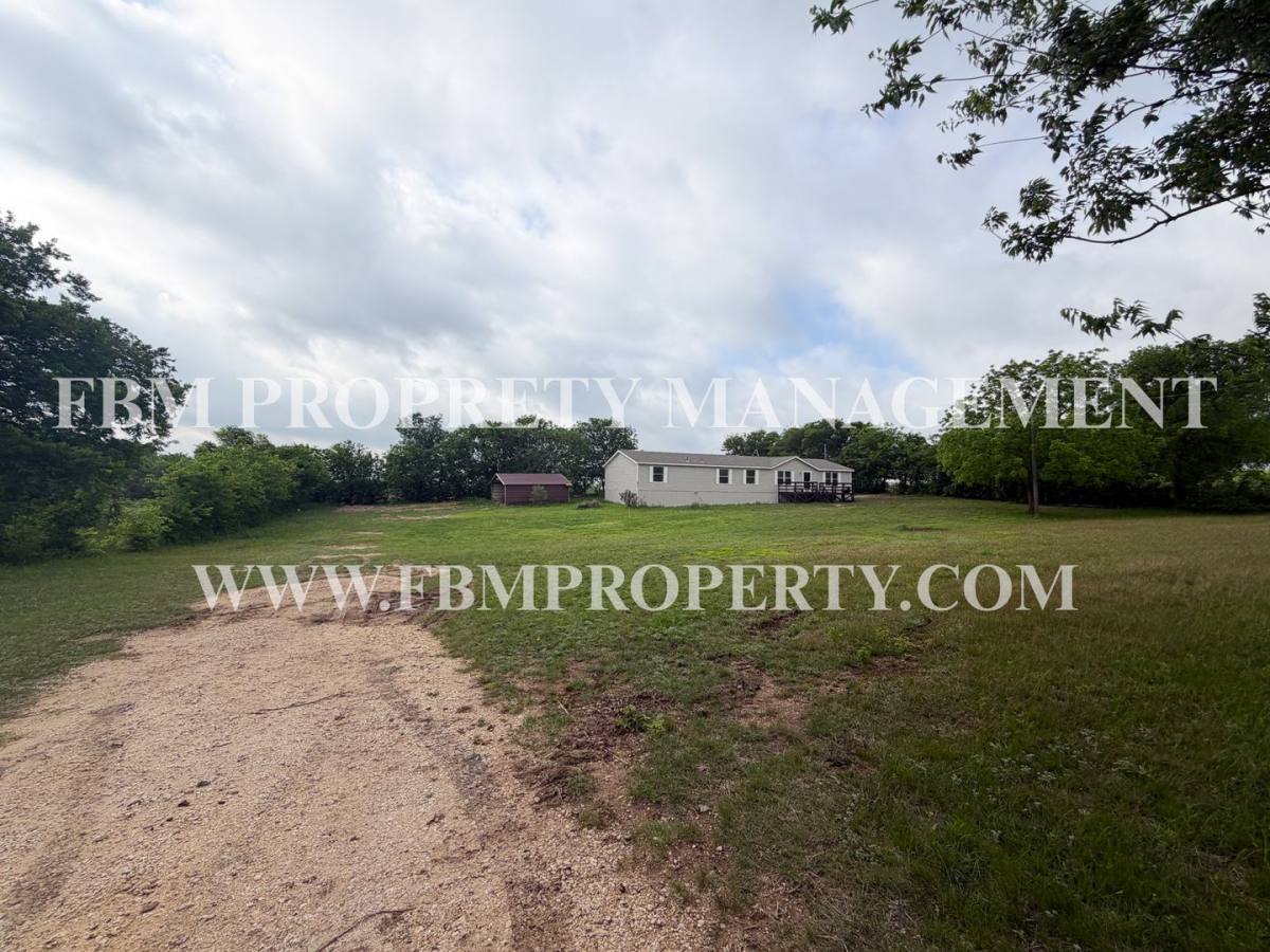 House for rent at 1075 Pluto Rd, Milford, TX 76670