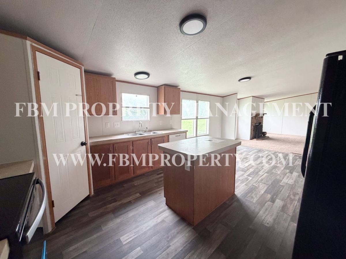 House for rent at 1075 Pluto Rd, Milford, TX 76670