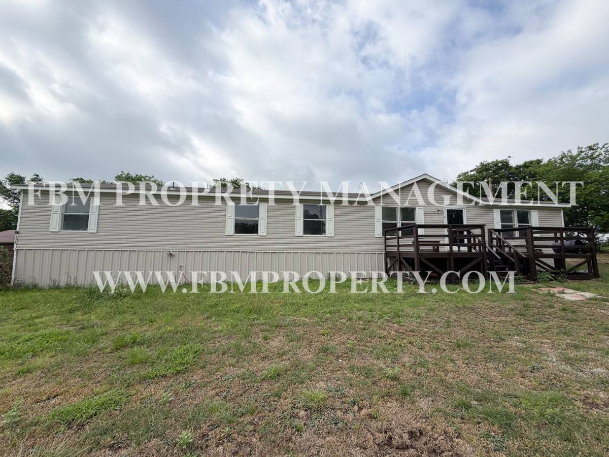 House for rent at 1075 Pluto Rd, Milford, TX 76670