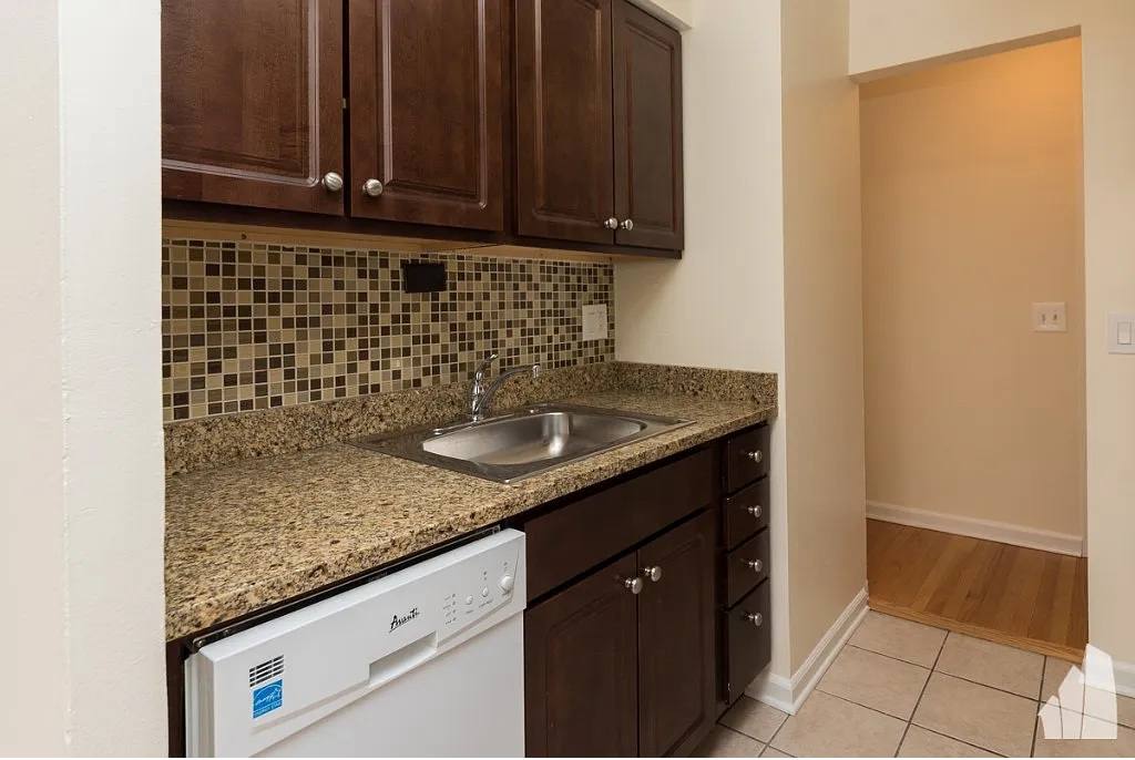 Apartment for rent at 5820 N Sheridan Rd #207, Chicago, IL 60660