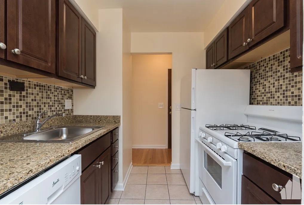 Apartment for rent at 5820 N Sheridan Rd #207, Chicago, IL 60660
