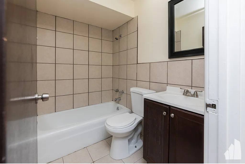 Apartment for rent at 5820 N Sheridan Rd #207, Chicago, IL 60660