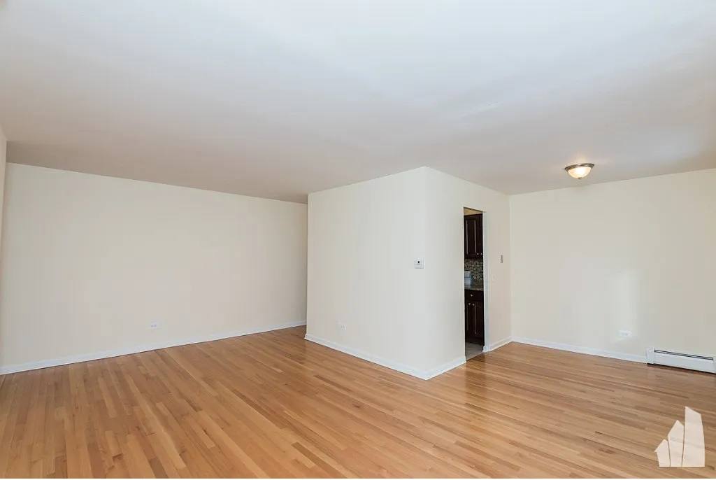 Apartment for rent at 5820 N Sheridan Rd #207, Chicago, IL 60660