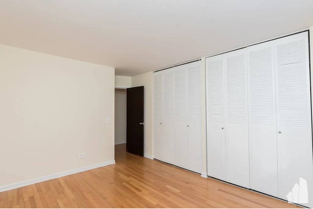 Apartment for rent at 5820 N Sheridan Rd #207, Chicago, IL 60660