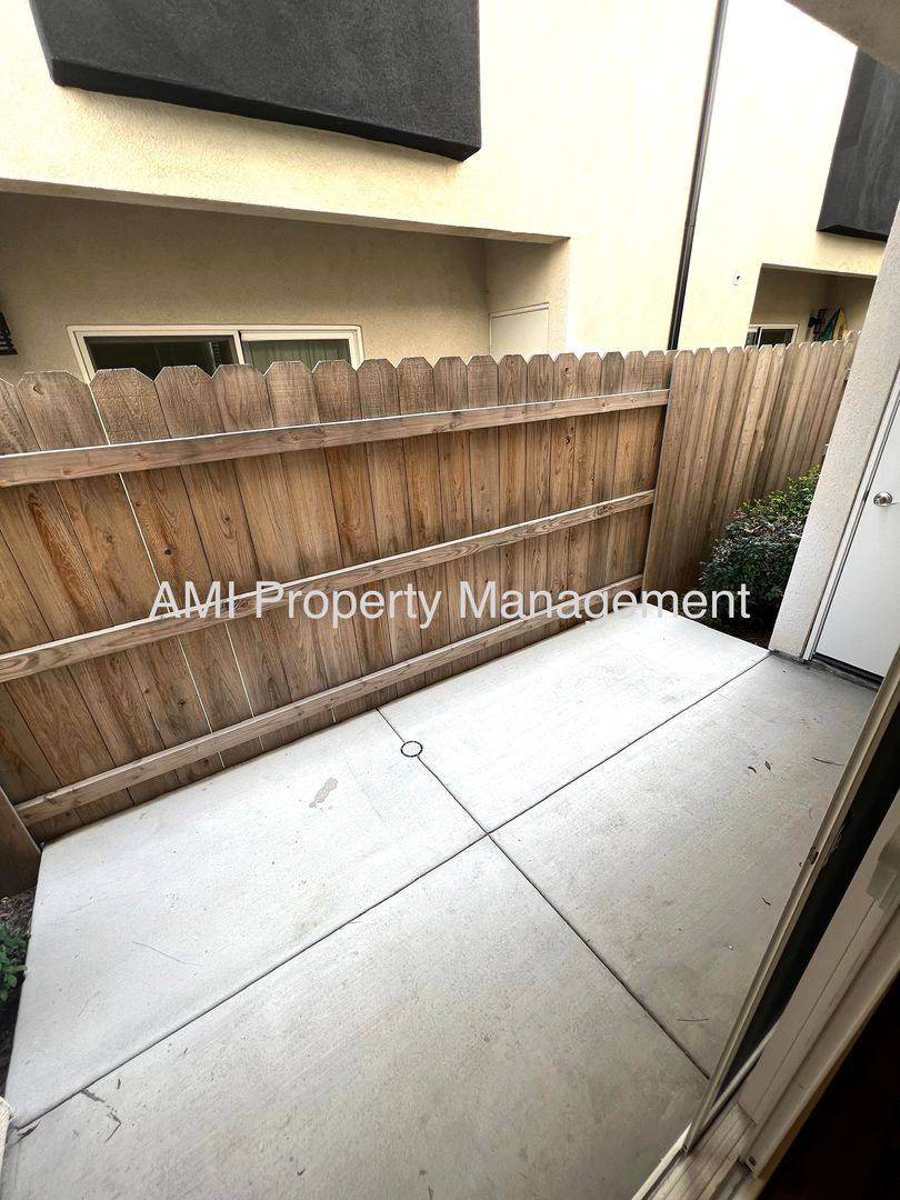 Townhouse for rent at 4651 Idaho St, San Diego, CA 92116