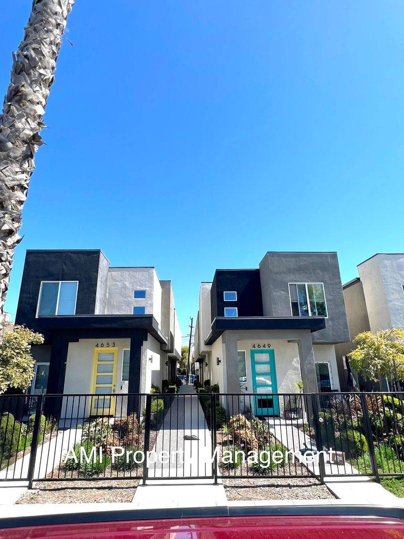 Townhouse for rent at 4651 Idaho St, San Diego, CA 92116