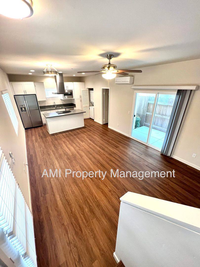 Townhouse for rent at 4651 Idaho St, San Diego, CA 92116