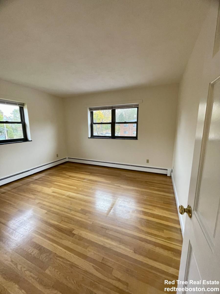 Apartment for rent at 276 Grove St #2, Auburndale, MA 02466
