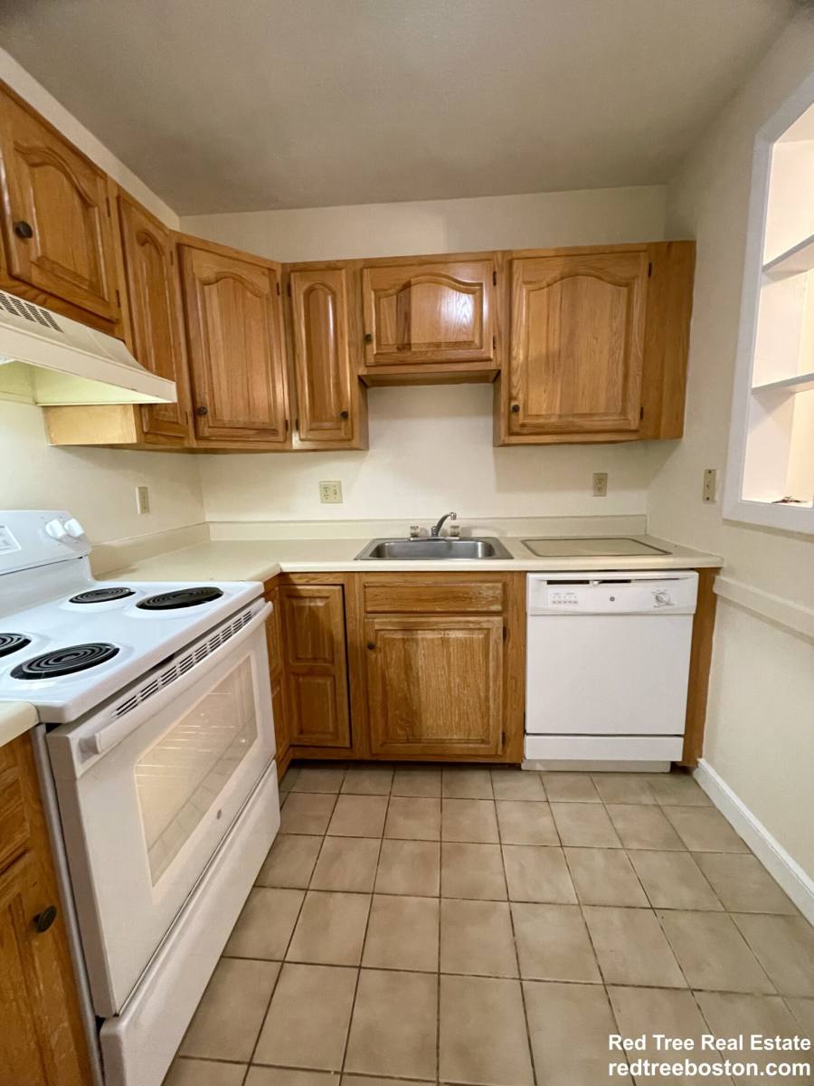 Apartment for rent at 276 Grove St #2, Auburndale, MA 02466