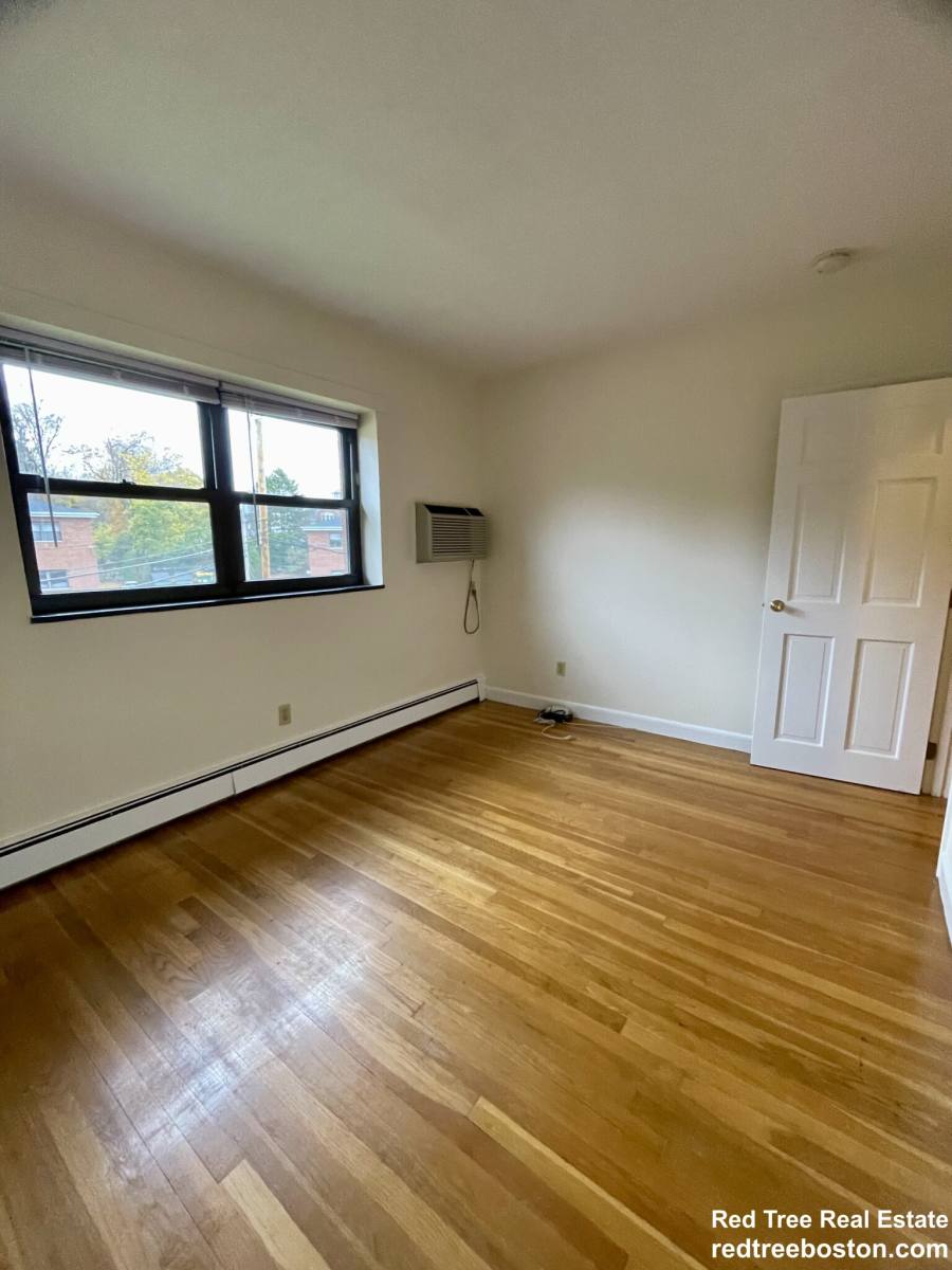 Apartment for rent at 276 Grove St #2, Auburndale, MA 02466