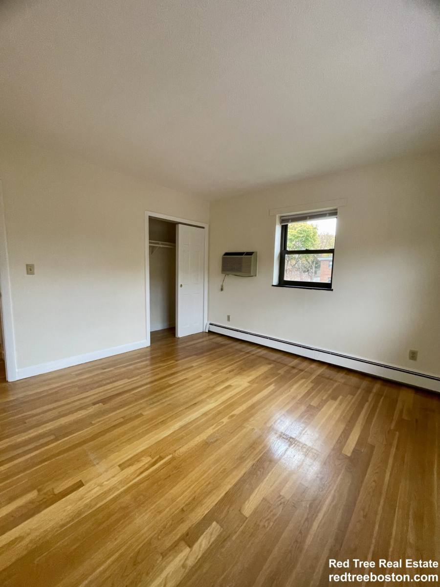 Apartment for rent at 276 Grove St #2, Auburndale, MA 02466