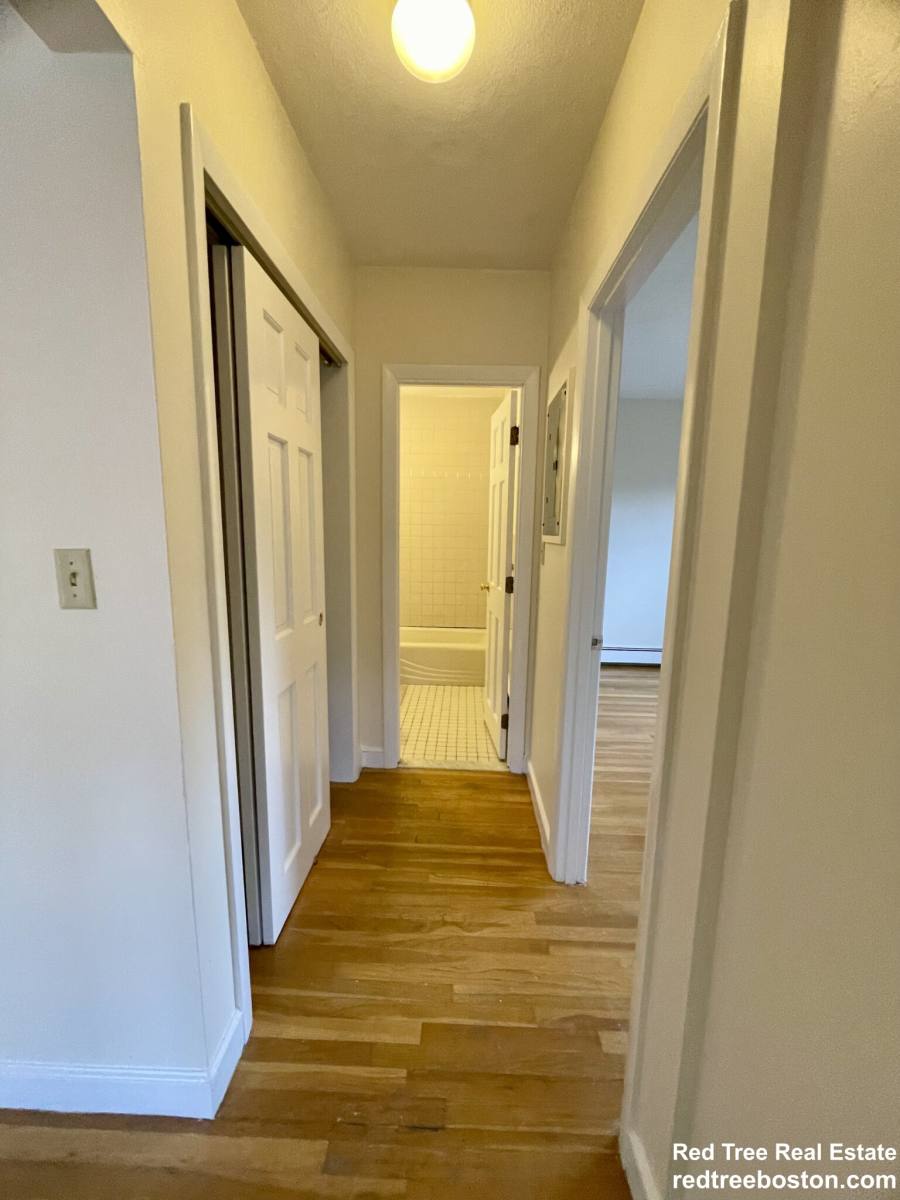 Apartment for rent at 276 Grove St #2, Auburndale, MA 02466