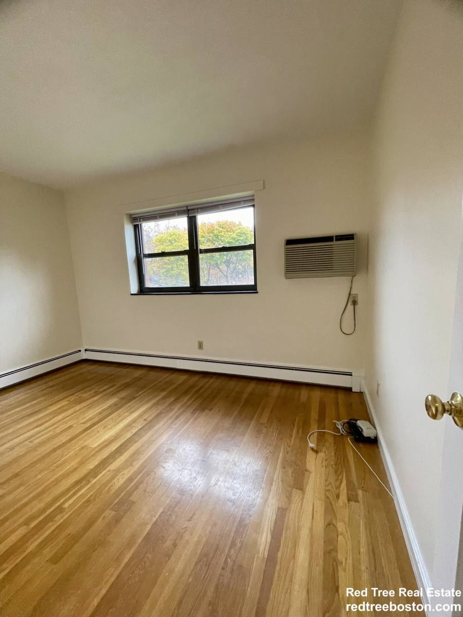Apartment for rent at 276 Grove St #2, Auburndale, MA 02466