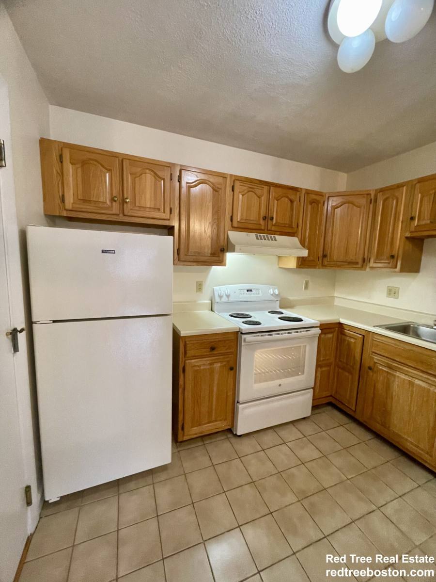 Apartment for rent at 276 Grove St #2, Auburndale, MA 02466